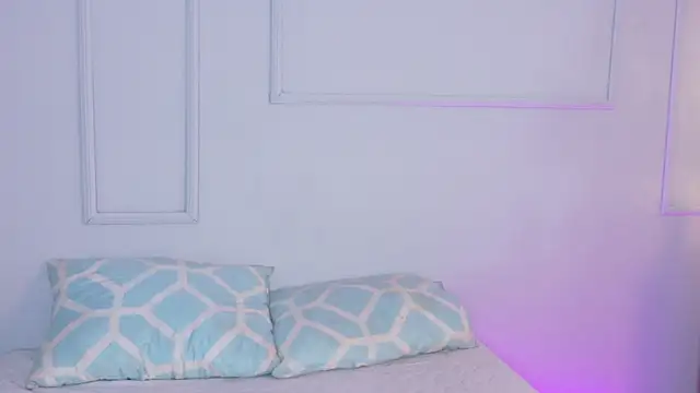 MiaOconner online show from 10, 10, 2025