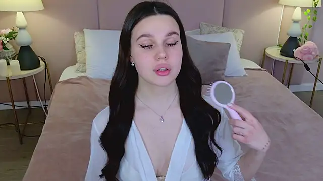 RihannaRose online show from 4, 3, 2025