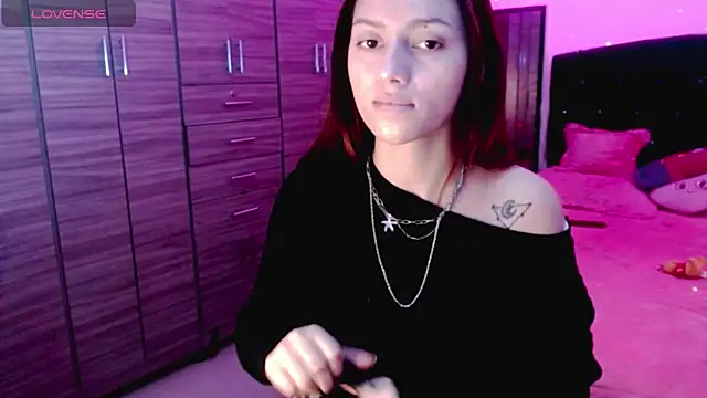 holy juli online show from 2, 11, 2025