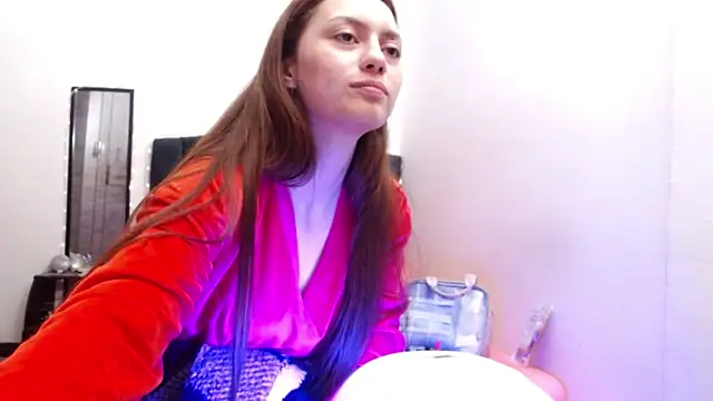 holy juli online show from 9, 4, 2026