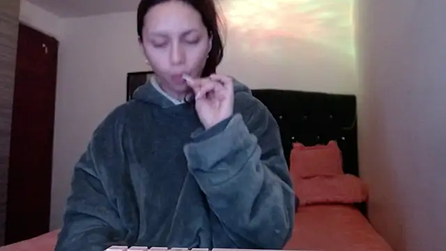 Snapshot of holy_juli chatting on 11, 7, 2026 holy juli online show from 11, 7, 2026