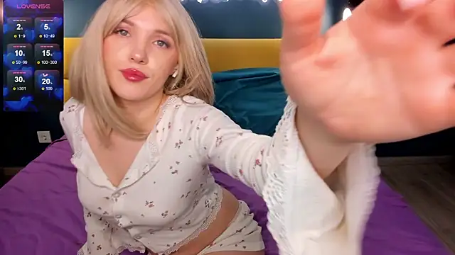 Fluffy Monica online show from 4, 2, 2025