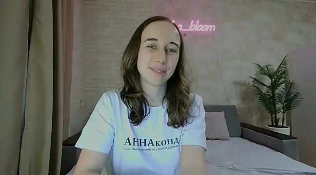 Snapshot of Anika_bloom chatting on 3, 2, 2025 Anika bloom online show from 3, 2, 2025