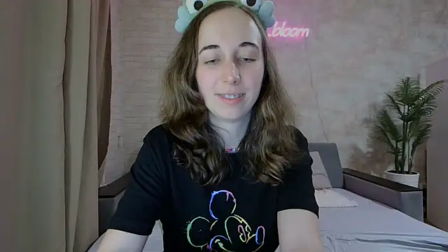 Snapshot of Anika_bloom chatting on 10, 2, 2025 Anika bloom online show from 10, 2, 2025