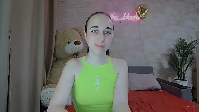 Snapshot of Anika_bloom chatting on 9, 3, 2025 Anika bloom online show from 9, 3, 2025