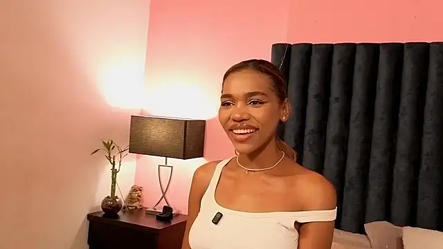 Snapshot of Lily_Miiller chatting on 12, 9, 2025 Lily Miiller online show from 12, 9, 2025