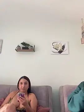 Nickiiiii online show from 10, 2, 2025