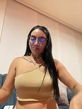 Nickiiiii online show from 11, 3, 2025