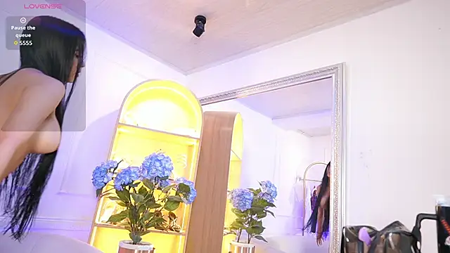 Snapshot of elasummer chatting on 17, 12, 2025 elasummer online show from 17, 12, 2025
