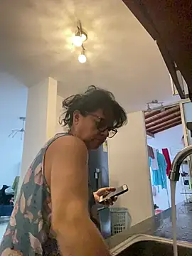 Sharongirl07 online show from 14, 4, 2026