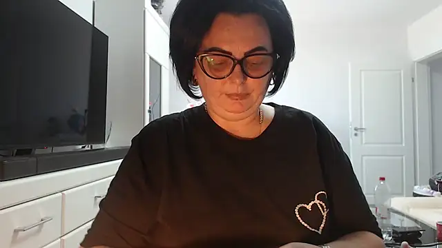 Snapshot of Amandamuller1982 chatting on 4, 7, 2026 Amandamuller1982 online show from 4, 7, 2026