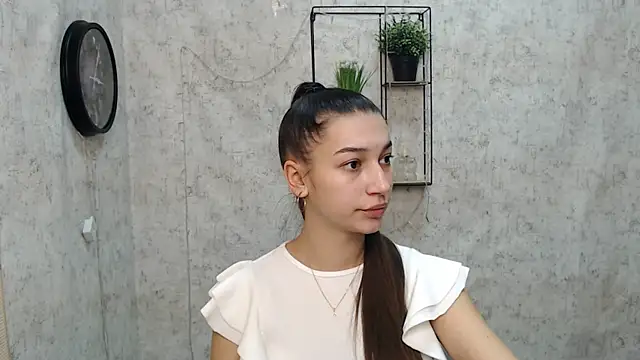 KarolinaRosse  online show from 3, 1, 2025