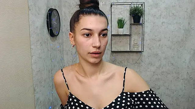 KarolinaRosse  online show from 14, 1, 2025