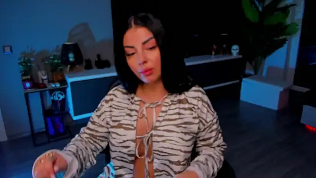 Snapshot of anemarieejolie chatting on 17, 5, 2026 anemarieejolie online show from 17, 5, 2026
