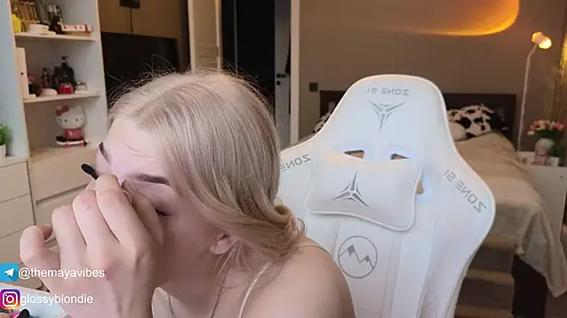 Maya Rave online show from 6, 4, 2026