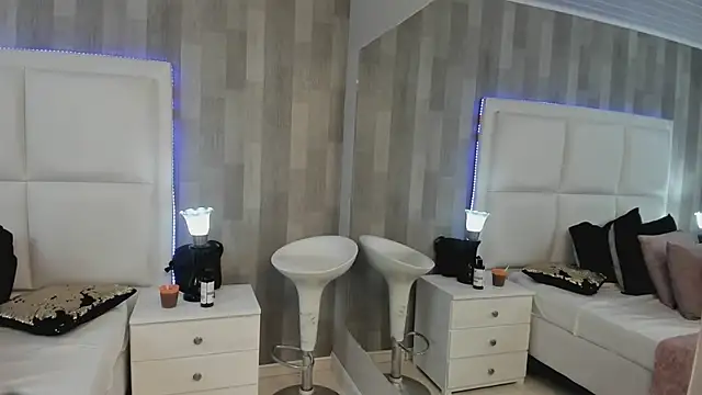 HazelMoret online show from 13, 2, 2025