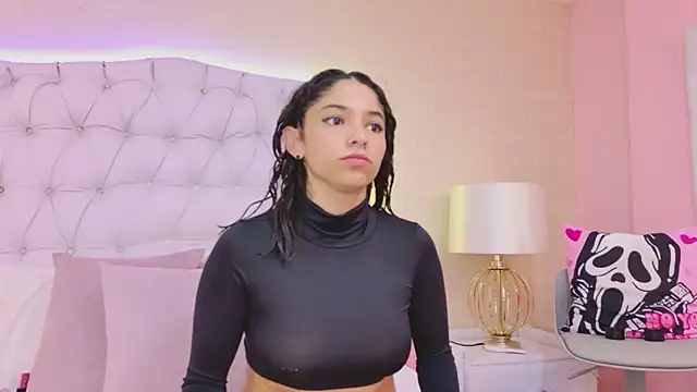 HazelMoret online show from 4, 4, 2026