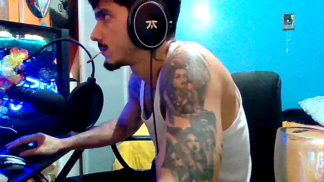 Badboyi1997 online show from 31, 10, 2025