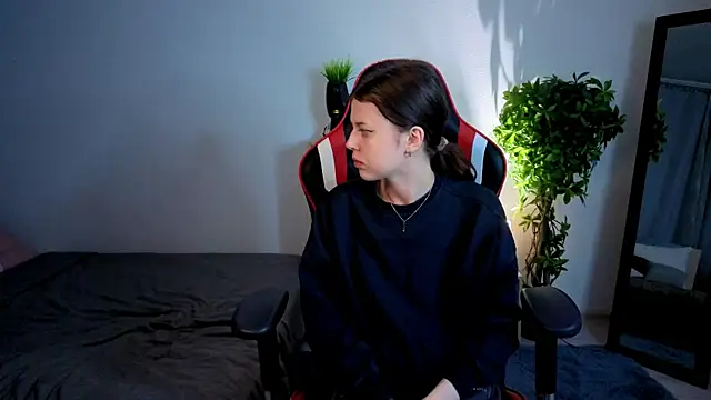 Este Glen online show from 9, 10, 2025