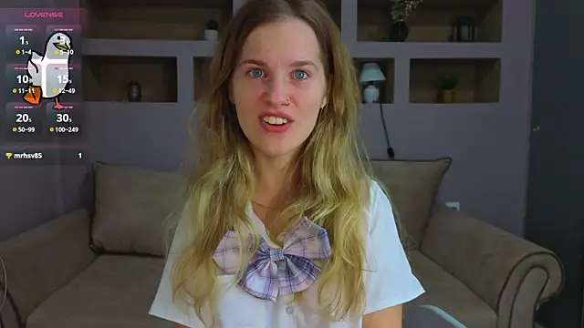 Snapshot of LinaCristonsen chatting on 25, 10, 2025 LinaCristonsen online show from 25, 10, 2025