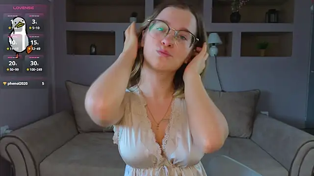 Snapshot of LinaCristonsen chatting on 29, 10, 2025 LinaCristonsen online show from 29, 10, 2025