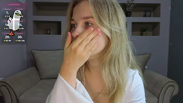 Snapshot of LinaCristonsen chatting on 9, 11, 2025 LinaCristonsen online show from 9, 11, 2025