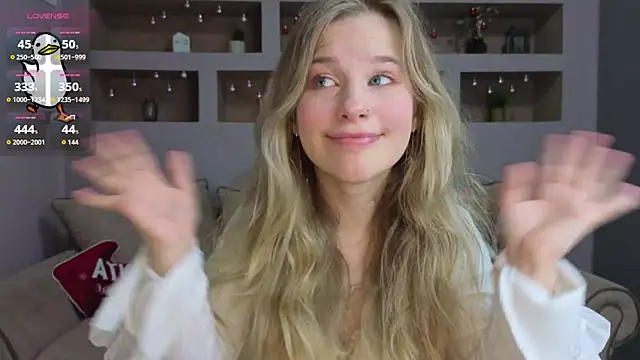 Snapshot of LinaCristonsen chatting on 25, 11, 2025 LinaCristonsen online show from 25, 11, 2025