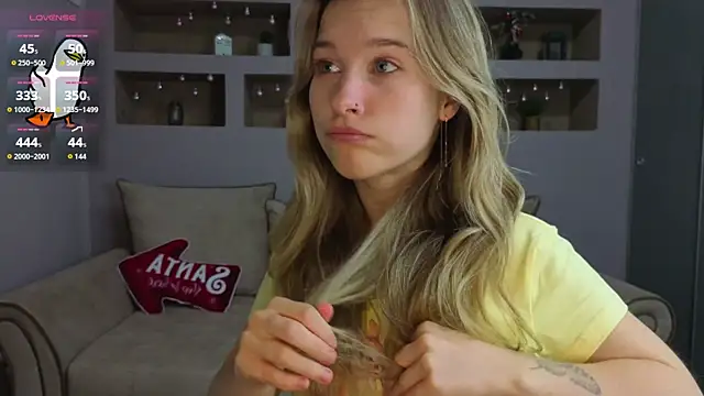 Snapshot of LinaCristonsen chatting on 30, 11, 2025 LinaCristonsen online show from 30, 11, 2025