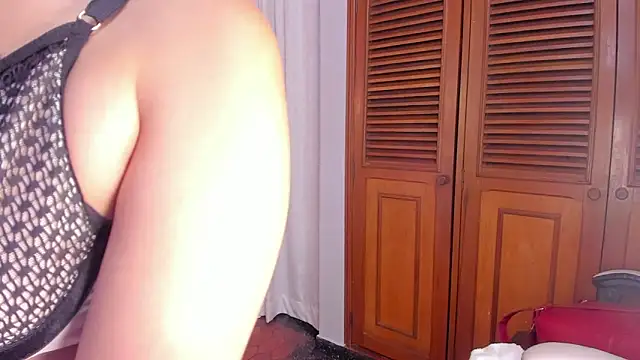 Snapshot of elodie_walker chatting on 17, 12, 2024 elodie walker online show from 17, 12, 2024