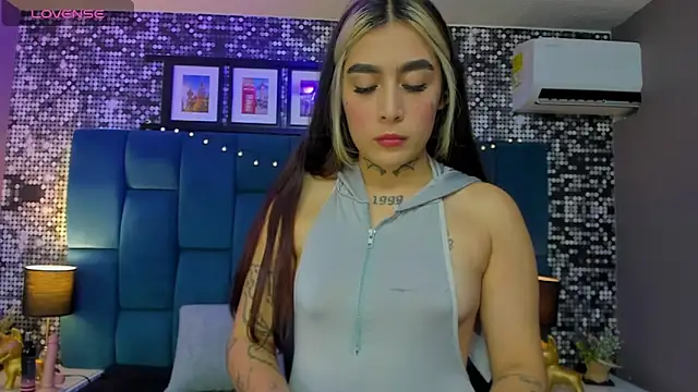 Snapshot of elodie_walker chatting on 22, 3, 2025 elodie walker online show from 22, 3, 2025