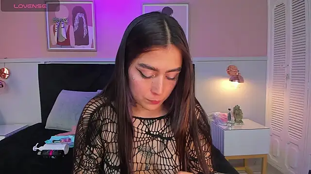 Snapshot of elodie_walker chatting on 3, 10, 2025 elodie walker online show from 3, 10, 2025