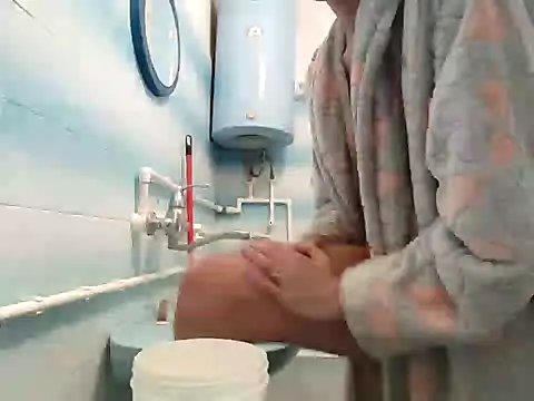 Snapshot of beaverwoman chatting on 4, 1, 2025 beaverwoman online show from 4, 1, 2025