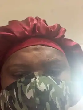 Snapshot of bonbonaumiel chatting on 2, 1, 2025 bonbonaumiel online show from 2, 1, 2025