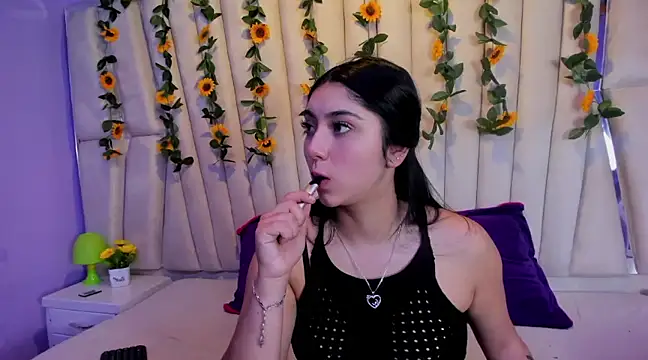 Snapshot of Lucy_Anall_ chatting on 15, 2, 2025 Lucy Anall online show from 15, 2, 2025