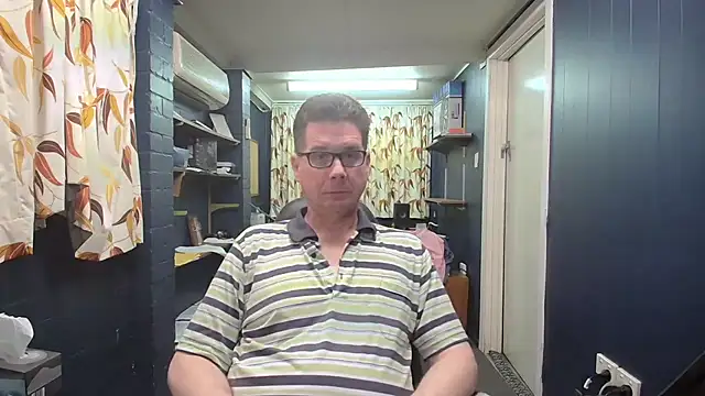 Snapshot of tilobinder chatting on 14, 11, 2025 tilobinder online show from 14, 11, 2025