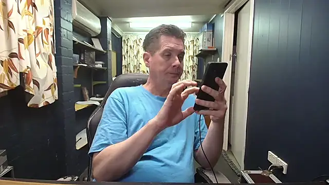 Snapshot of tilobinder chatting on 1, 12, 2025 tilobinder online show from 1, 12, 2025