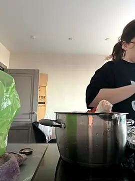 Snapshot of CutiePie3 chatting on 28, 11, 2025 CutiePie3 online show from 28, 11, 2025