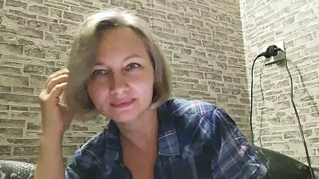 Snapshot of EdithManning chatting on 21, 12, 2024 EdithManning online show from 21, 12, 2024