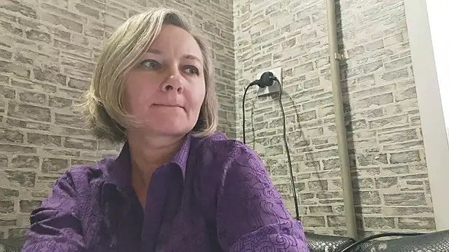 Snapshot of EdithManning chatting on 29, 12, 2024 EdithManning online show from 29, 12, 2024