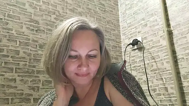Snapshot of EdithManning chatting on 6, 1, 2025 EdithManning online show from 6, 1, 2025
