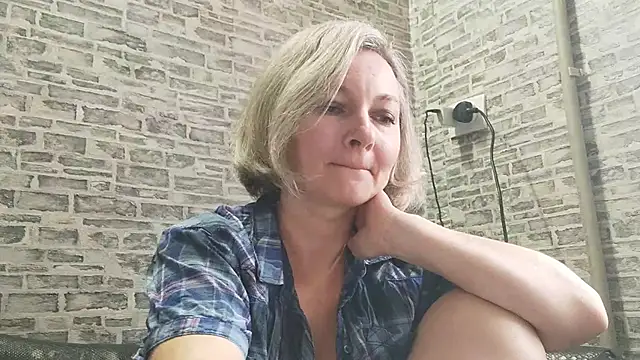 Snapshot of EdithManning chatting on 8, 1, 2025 EdithManning online show from 8, 1, 2025
