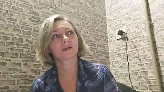 Snapshot of EdithManning chatting on 8, 1, 2025 EdithManning online show from 8, 1, 2025