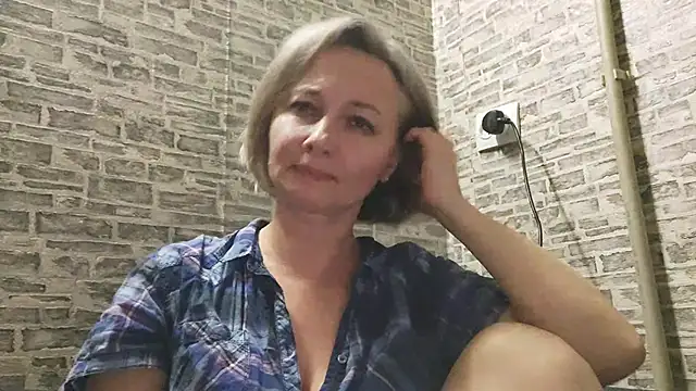 Snapshot of EdithManning chatting on 8, 1, 2025 EdithManning online show from 8, 1, 2025