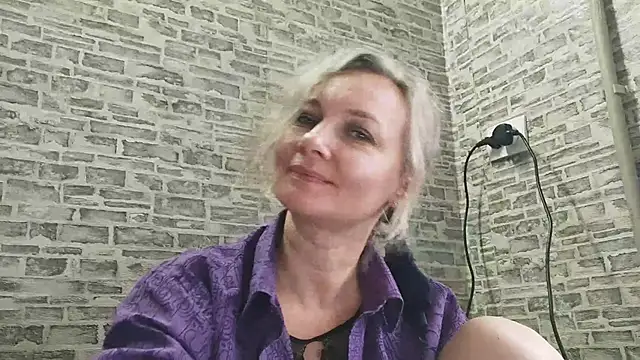 Snapshot of EdithManning chatting on 2, 2, 2025 EdithManning online show from 2, 2, 2025