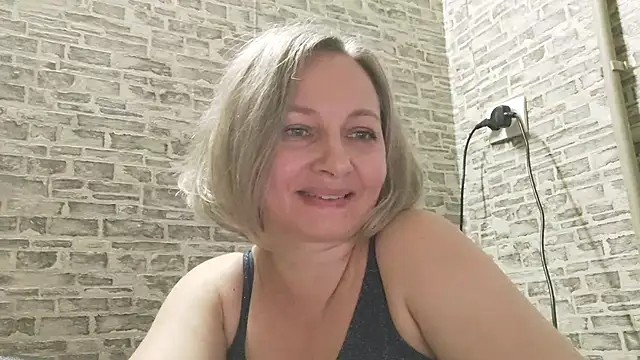 Snapshot of EdithManning chatting on 5, 2, 2025 EdithManning online show from 5, 2, 2025