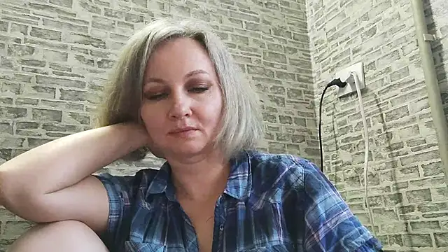 Snapshot of EdithManning chatting on 19, 3, 2025 EdithManning online show from 19, 3, 2025