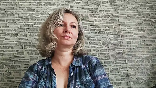 Snapshot of EdithManning chatting on 10, 9, 2025 EdithManning online show from 10, 9, 2025