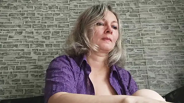 Snapshot of EdithManning chatting on 30, 9, 2025 EdithManning online show from 30, 9, 2025