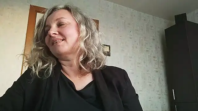 Snapshot of EdithManning chatting on 4, 5, 2026 EdithManning online show from 4, 5, 2026