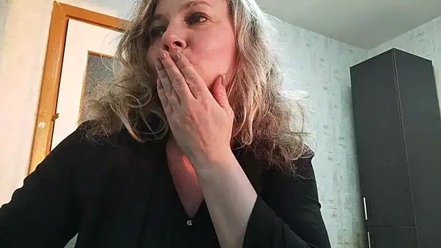 Snapshot of EdithManning chatting on 11, 5, 2026 EdithManning online show from 11, 5, 2026